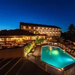 Logis Noemys Morgon Otel 3*