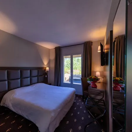 Logis Noemys Morgon Hotel