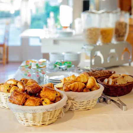 Hotel Logis Noemys Morgon 3*