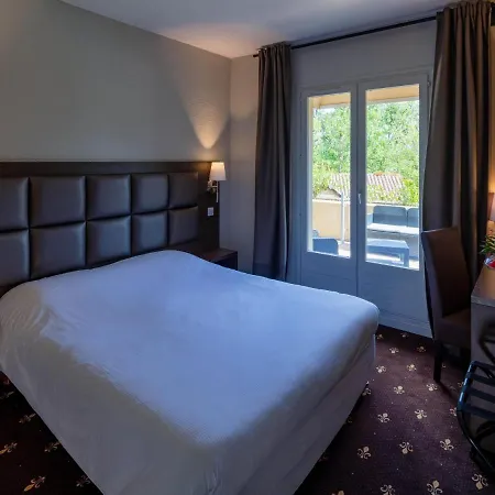 Logis Noemys Morgon Hotel 3*