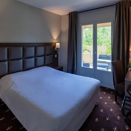 Logis Noemys Morgon Hotel 3*