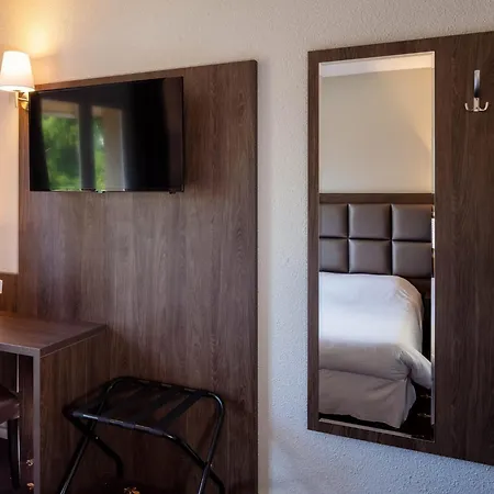 Logis Noemys Morgon Hotel 3*