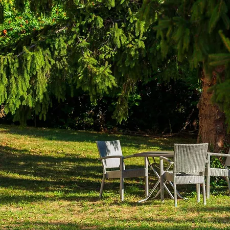 Logis Noemys Morgon Hotel