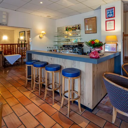 Logis Noemys Morgon Hotel 3*