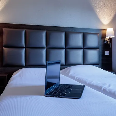 Logis Noemys Morgon Hotel 3*