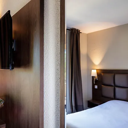 Logis Noemys Morgon Hotel 3*