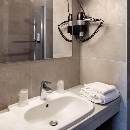 Hotel Logis Noemys Morgon 3*