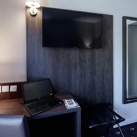 Logis Noemys Morgon Hotel